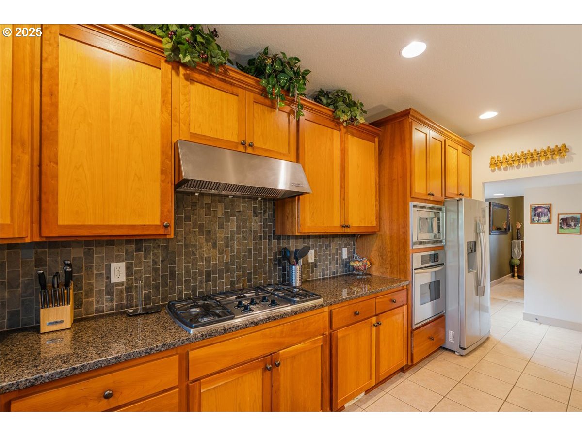 17544 Southwest Keystone Court Beaverton, OR 97007 - Photo 15 of 48 Gallery Image 15