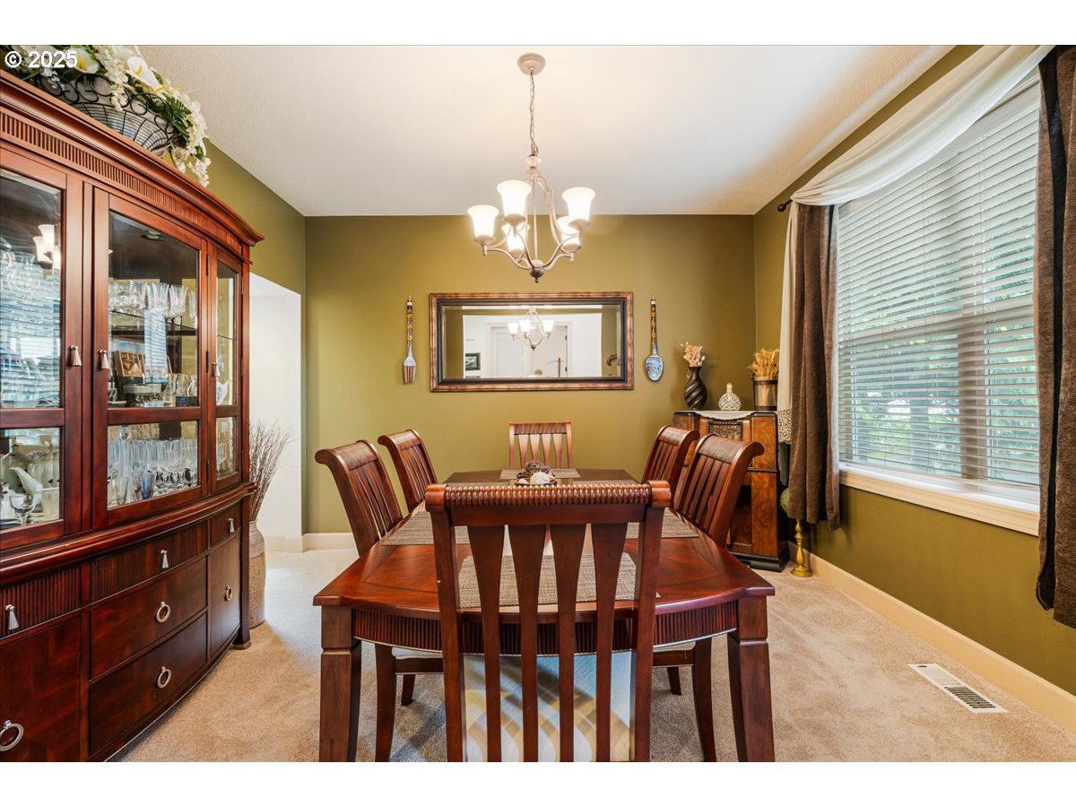 17544 Southwest Keystone Court Beaverton, OR 97007 - Photo 10 of 48 Gallery Image 10
