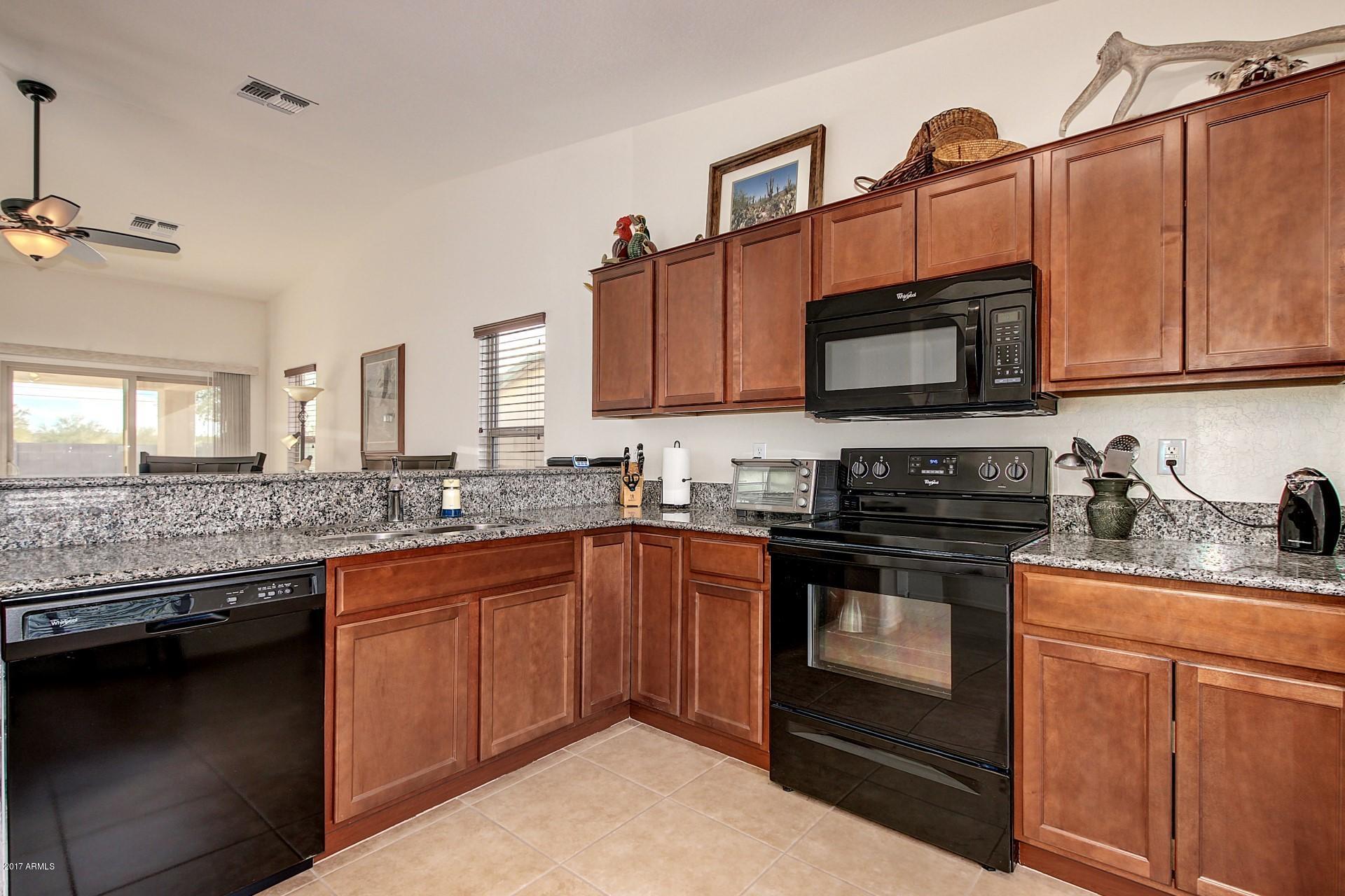 2565 South Conestoga Road Apache Junction, AZ 85119 - Photo 4 of 24 Kitchen with granite counter tops