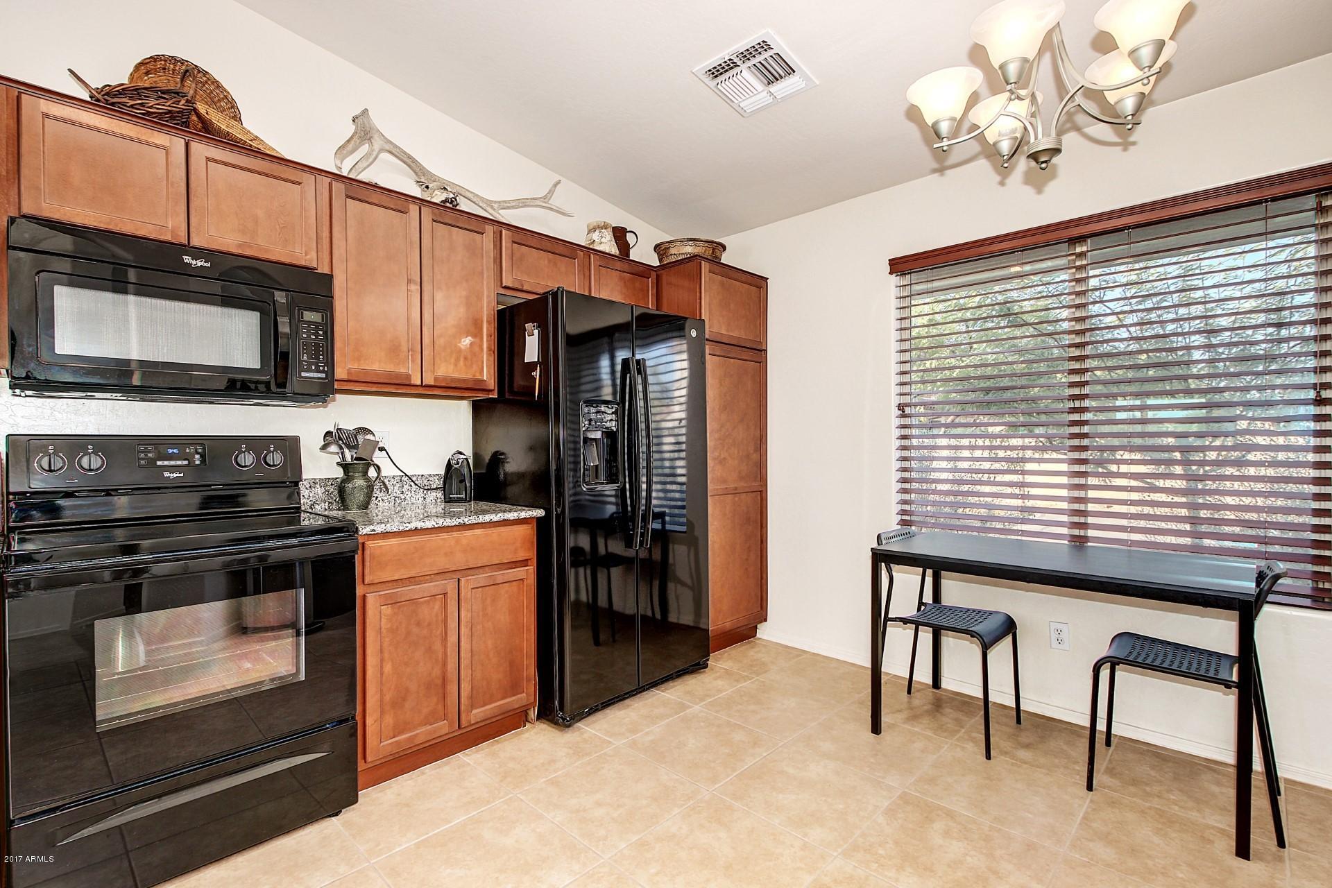 2565 South Conestoga Road Apache Junction, AZ 85119 - Photo 5 of 24 Black Whirlpool Appliances