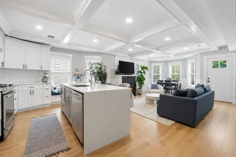 $799,000 | 81 Conwell Avenue, Unit 3, Somerville, MA 02144
