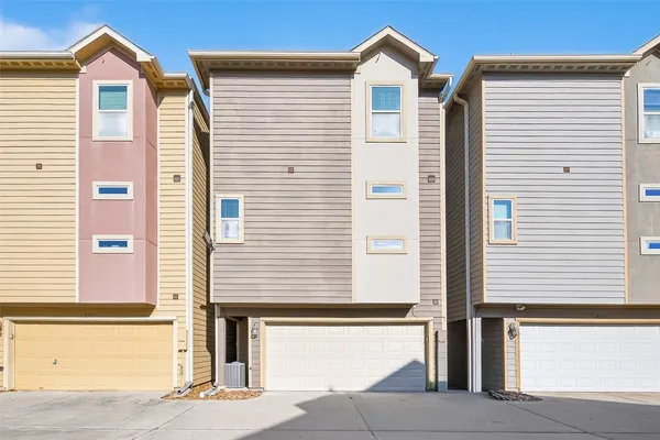 $2,350 | 4208 Old Spanish Trail, Houston, TX 77021