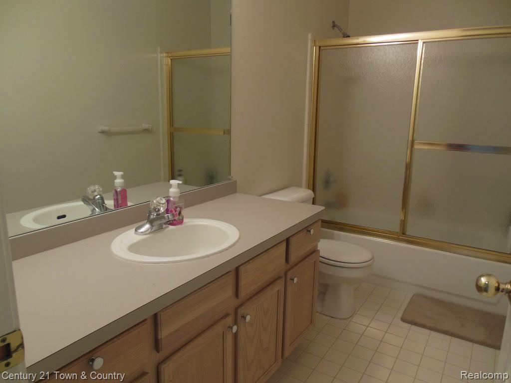42 Eagle Ridge Road Lake Orion, MI 48360 - Photo 9 of 30