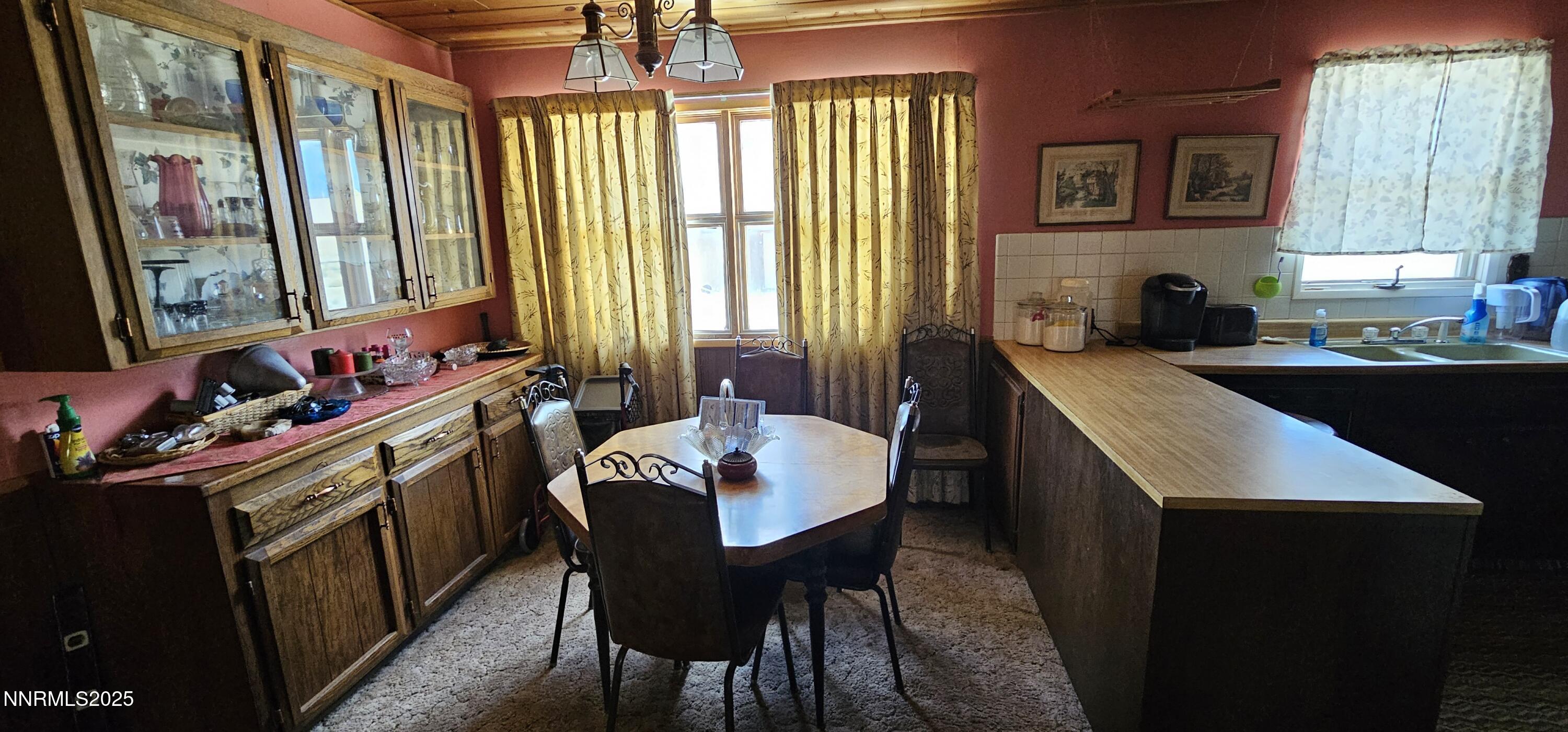 316 Toiyabe Road Kingston, NV 89310 - Photo 14 of 32 a kitchen that has a sink and chairs in it