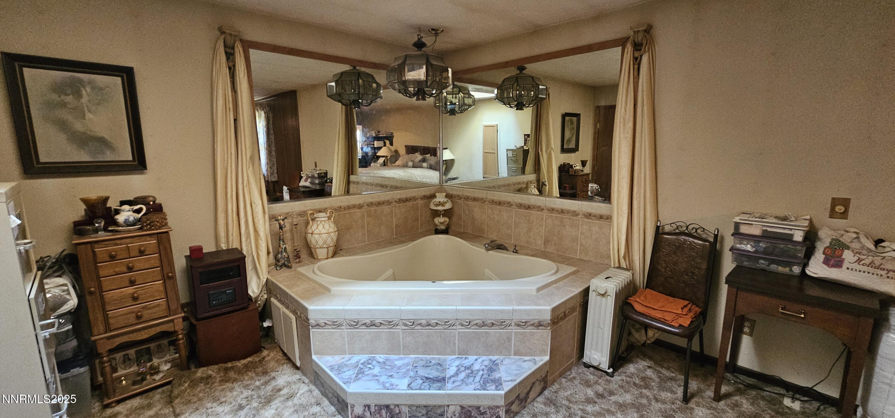 316 Toiyabe Road Kingston, NV 89310 - Photo 23 of 32 a very nice looking room with a large bed a flat tv screen and dresser