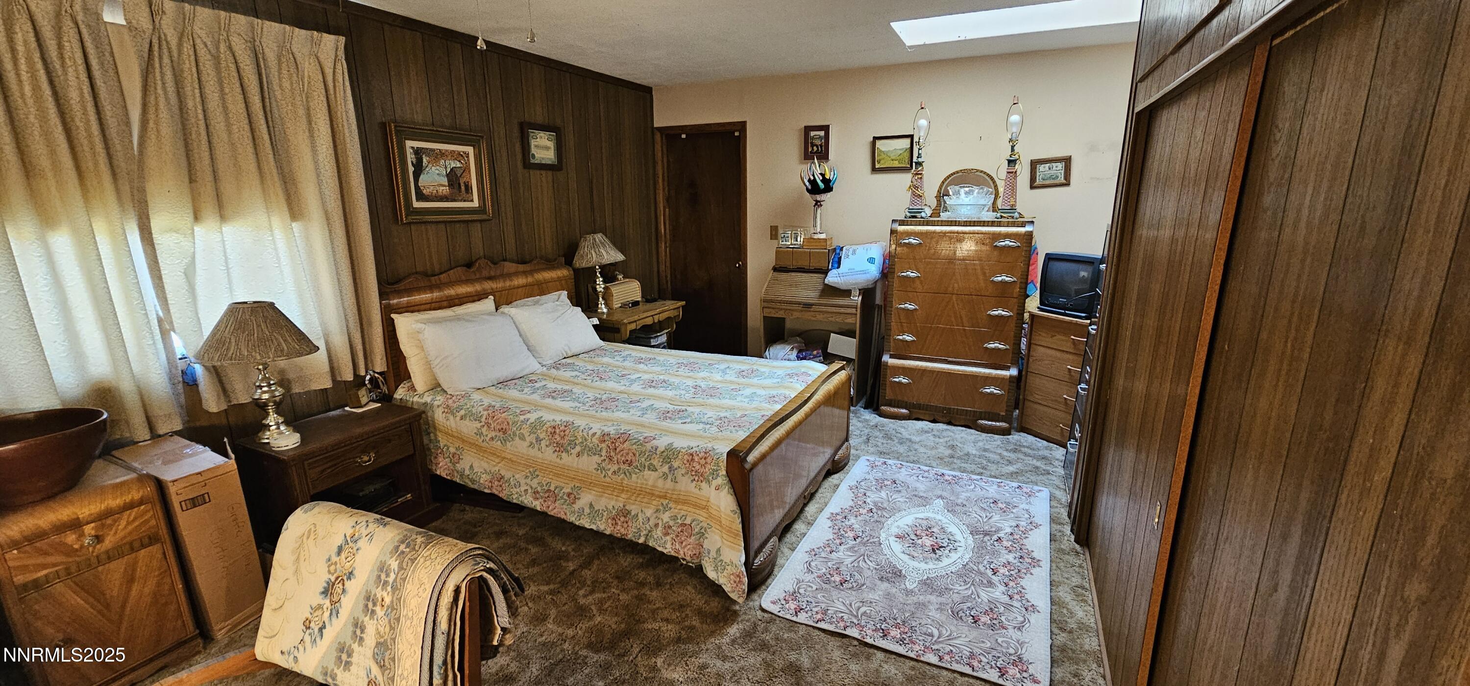 316 Toiyabe Road Kingston, NV 89310 - Photo 27 of 32 a living room with furniture rug and wooden floor