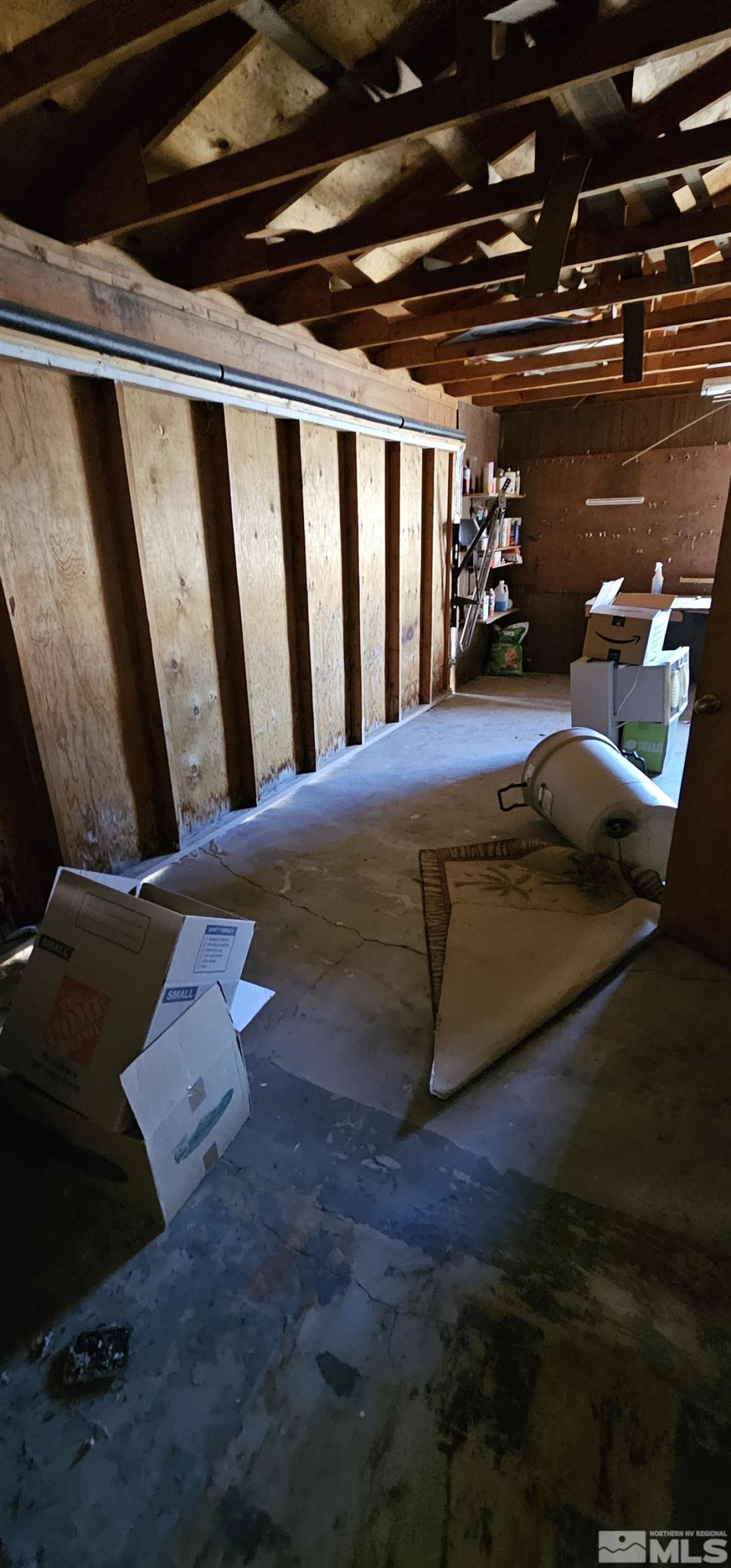 316 Toiyabe Road Kingston, NV 89310 - Photo 29 of 32 a living room with furniture