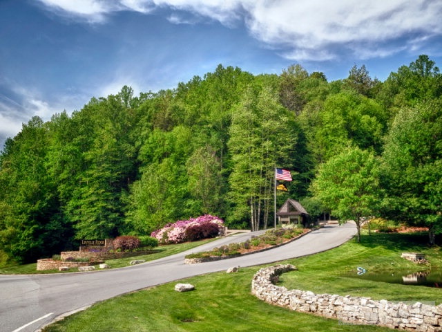 904 Oak Ridge Drive Linville, NC 28646 - Photo 1 of 1 Gallery Image 1