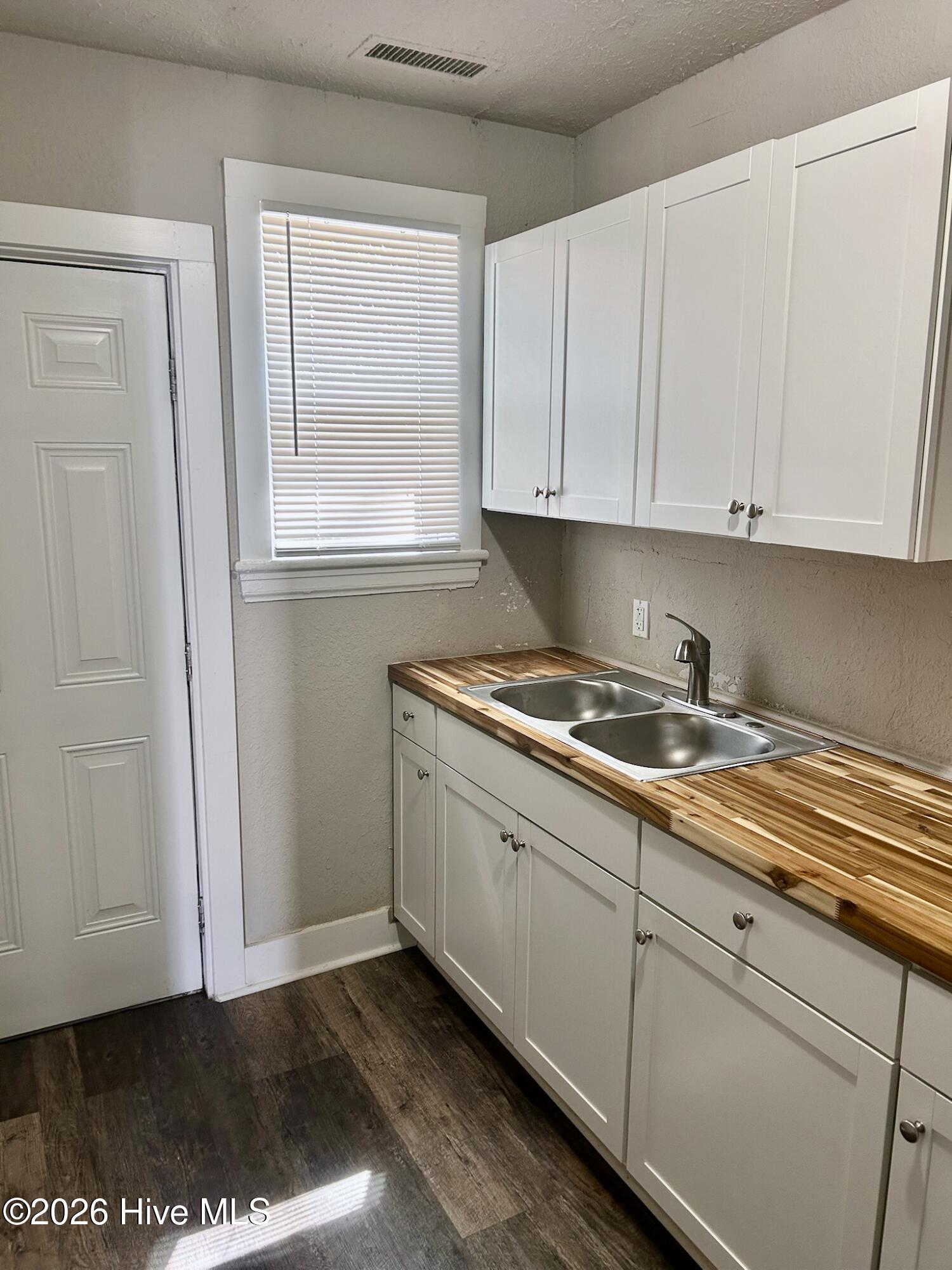 700 Ann Street, Unit 15 Rockingham, NC 28379 - Photo 6 of 12 kitchen