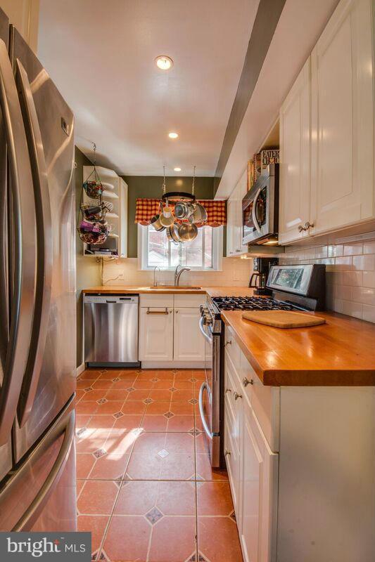 3756 Gunston Road, Unit 2010 Alexandria, VA 22302 - Photo 4 of 26 Kitchen