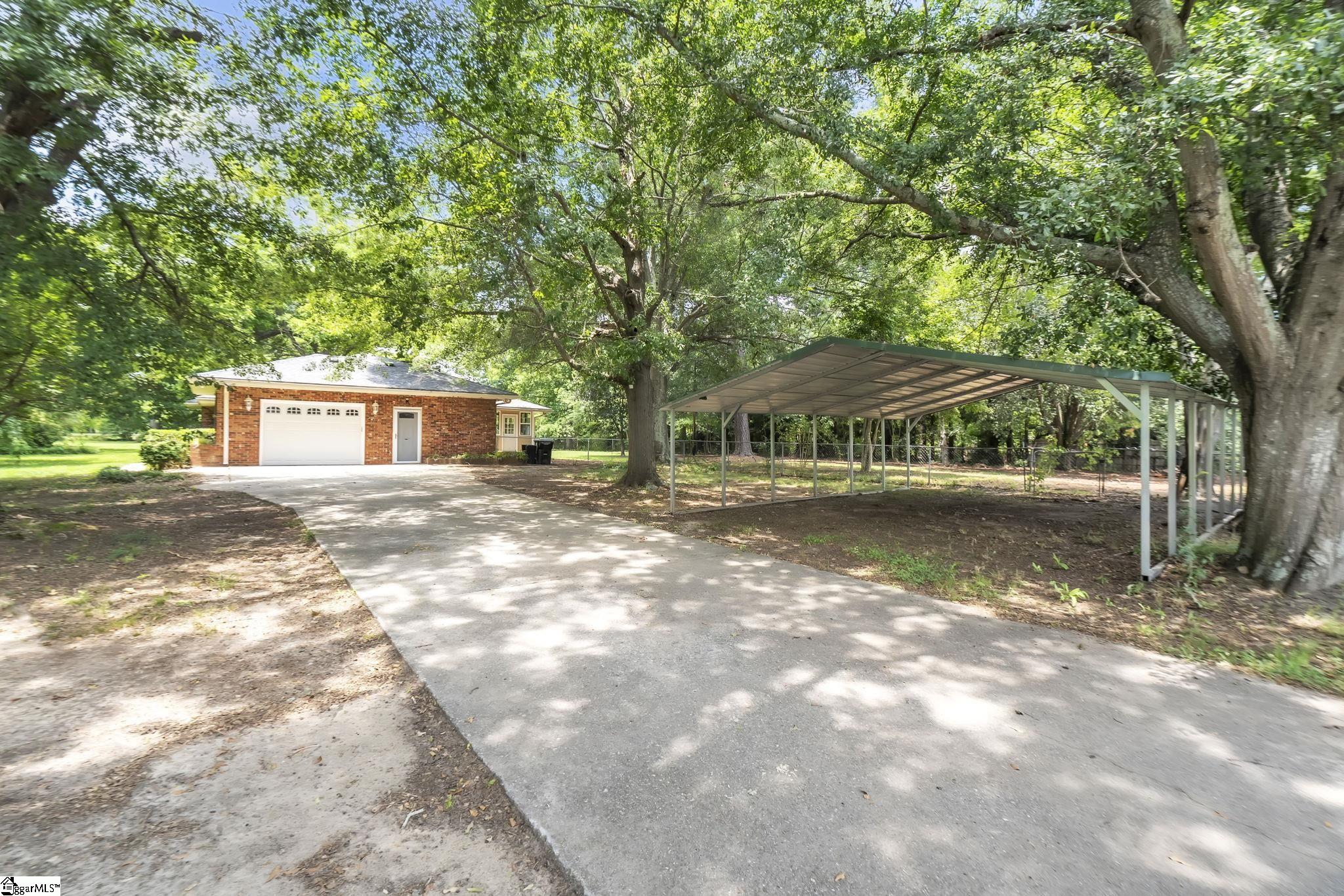 201 Calhoun Road Belton, SC 29627 - Photo 3 of 26