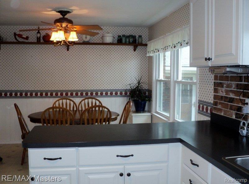 34375 Willow Road New Boston, MI 48164 - Photo 7 of 11 Kitchen dining area