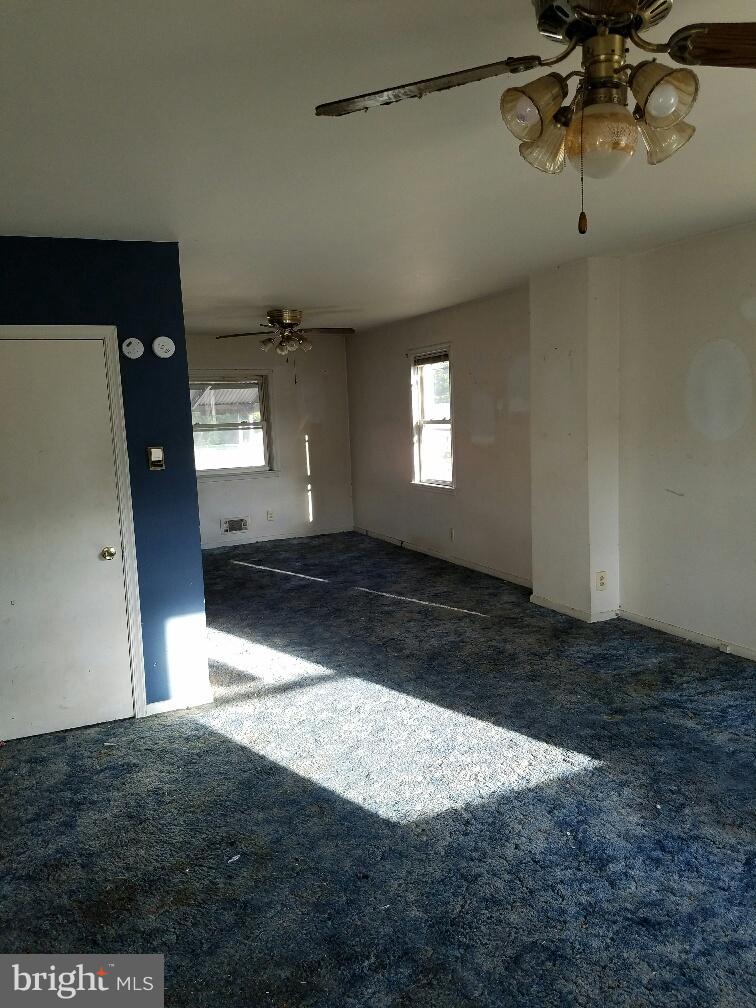 2247 Graythorn Road Baltimore, MD 21220 - Photo 2 of 11 Living Room