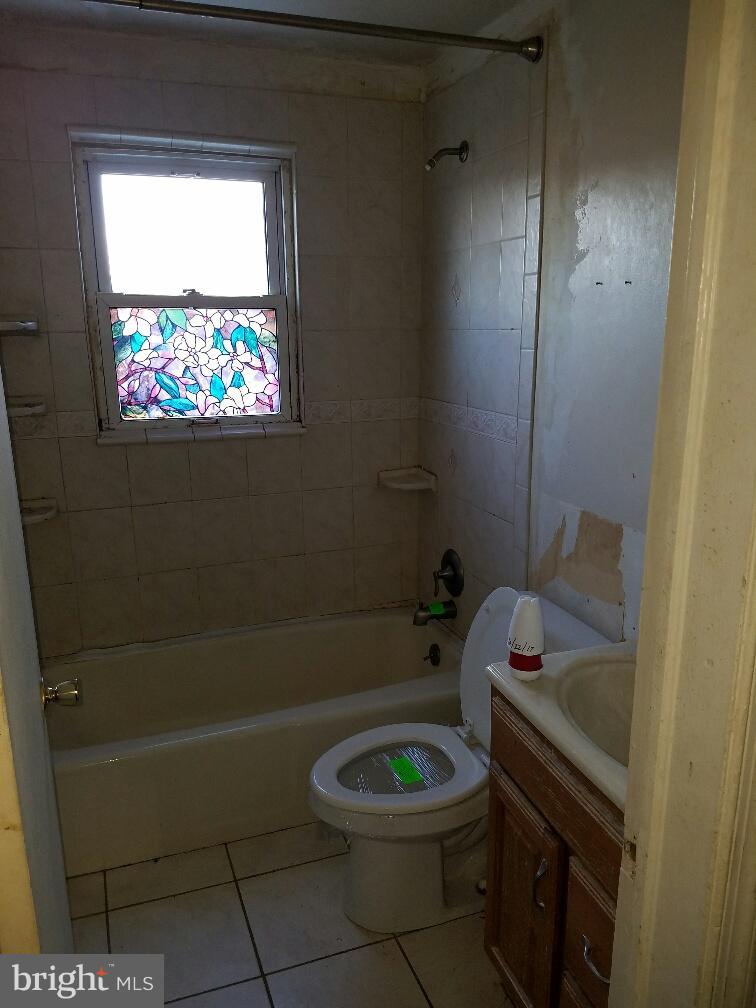 2247 Graythorn Road Baltimore, MD 21220 - Photo 6 of 11 Bath