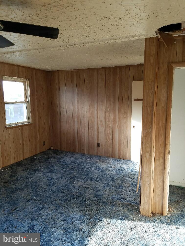 2247 Graythorn Road Baltimore, MD 21220 - Photo 10 of 11 Living Room