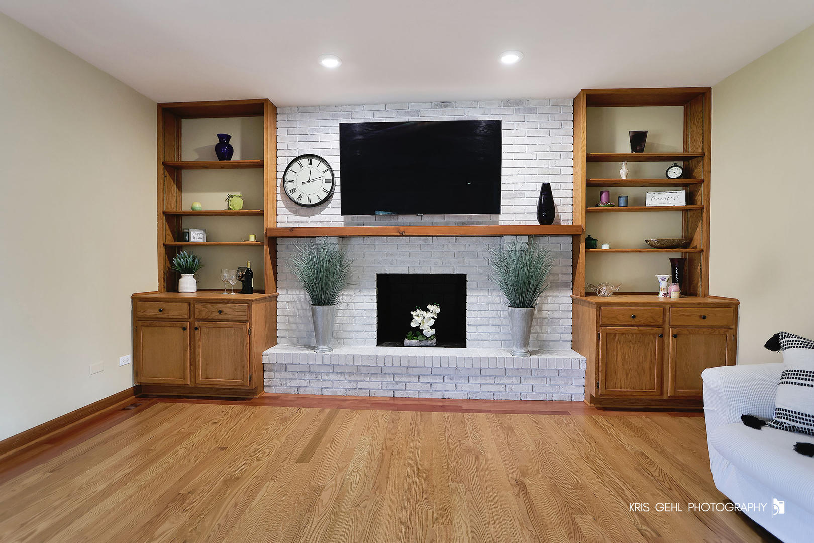 7149 Meadow Lane Cary, IL 60013 - Photo 5 of 37 a living room with furniture and a fireplace