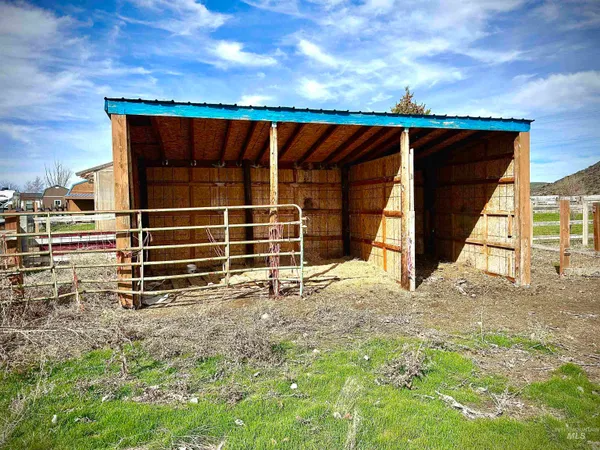 $265,000 | 1510 Idaho Street, Jordan Valley, OR 97910