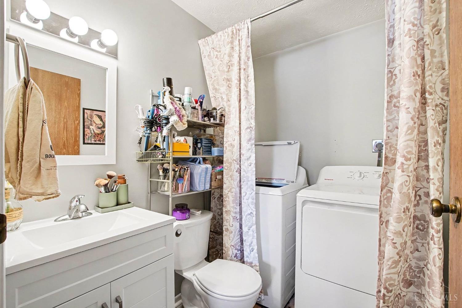 541 Davis Road, Unit 8 Cincinnati, OH 45255 - Photo 10 of 13 Gallery Image 10