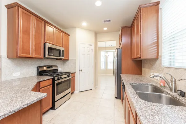 $2,550 | 16915 Sedum Green, Cypress, TX 77429