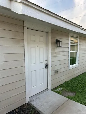 $1,100 | 2222 Multi National, Unit C, Harlingen, TX 78550