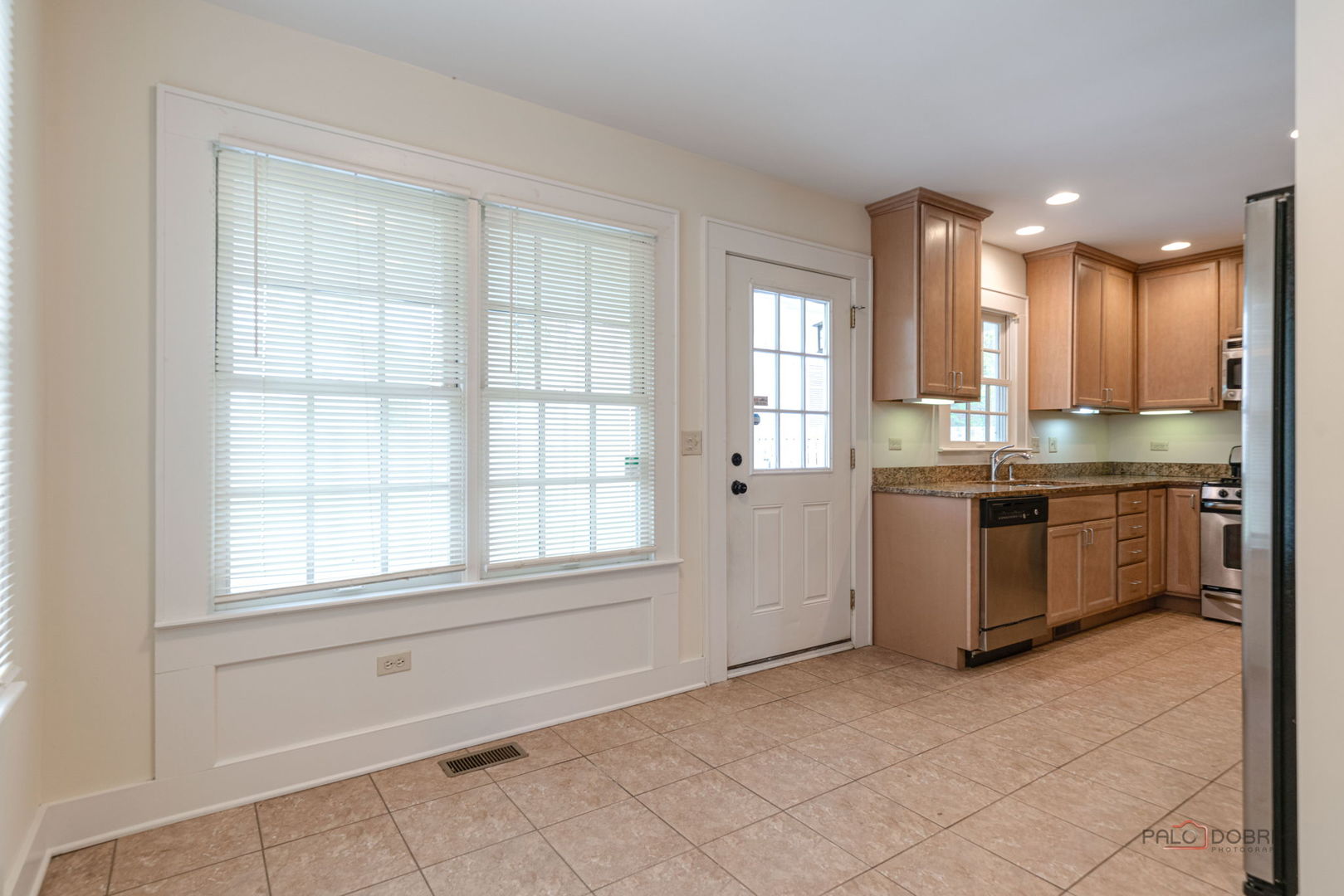 430 North Sheridan Road Waukegan, IL 60085 - Photo 20 of 44