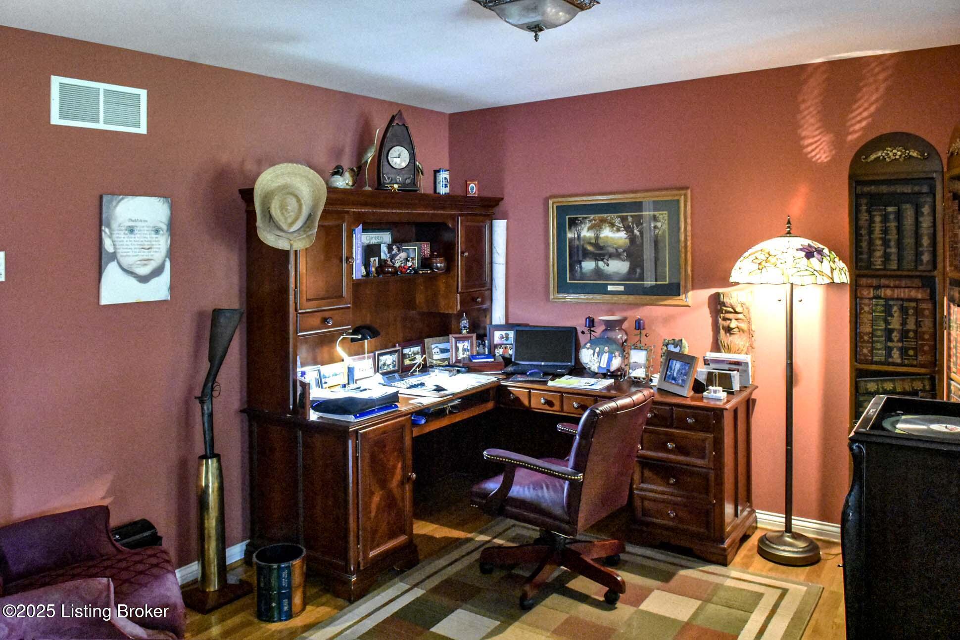9108 Fairmount Road Louisville, KY 40291 - Photo 51 of 109 FairmountRd_0071