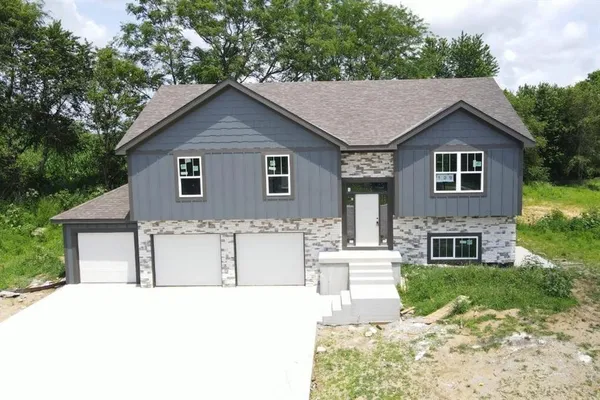$469,000 | 109 Johnson Circle, Dearborn, MO 64439
