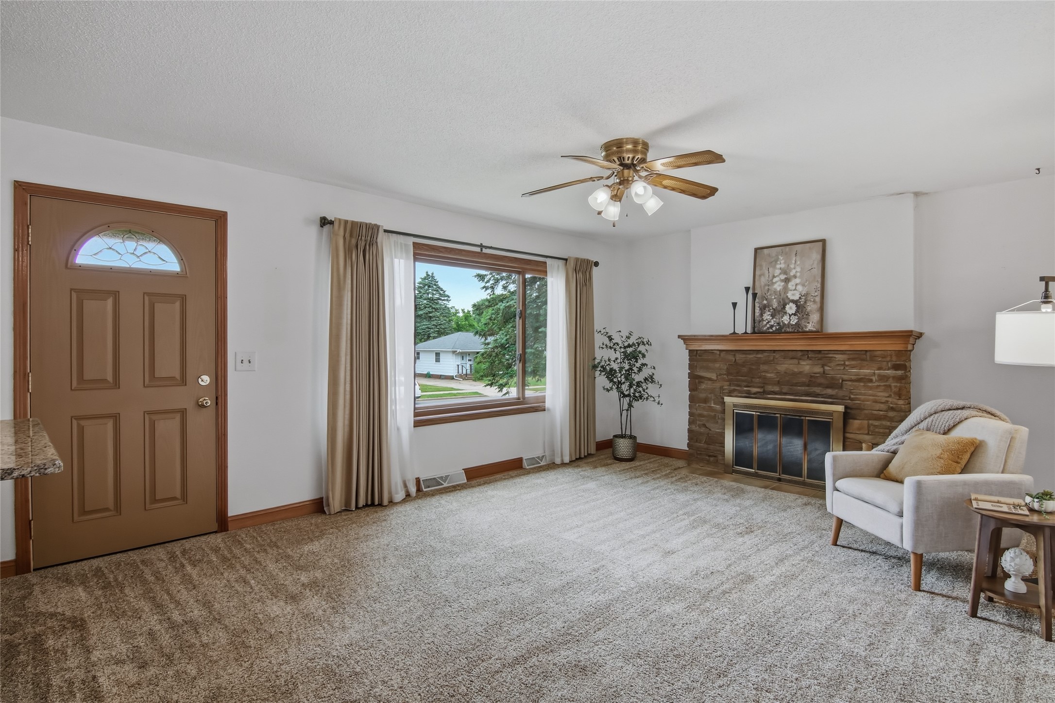 2715 Rudolph Road Eau Claire, WI 54701 - Photo 3 of 38
