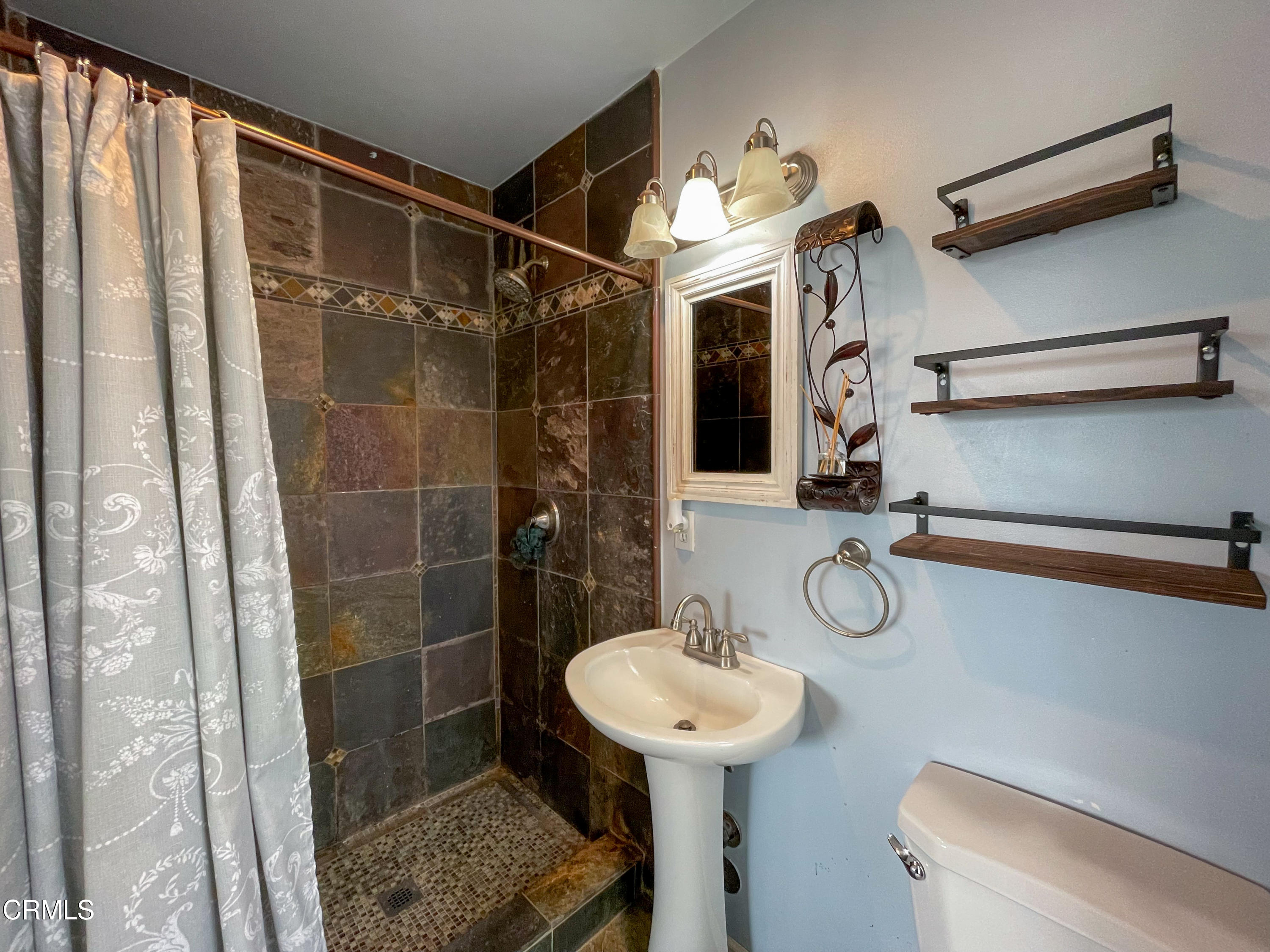 1421 Rialto Street Oxnard, CA 93035 - Photo 15 of 23 Bath