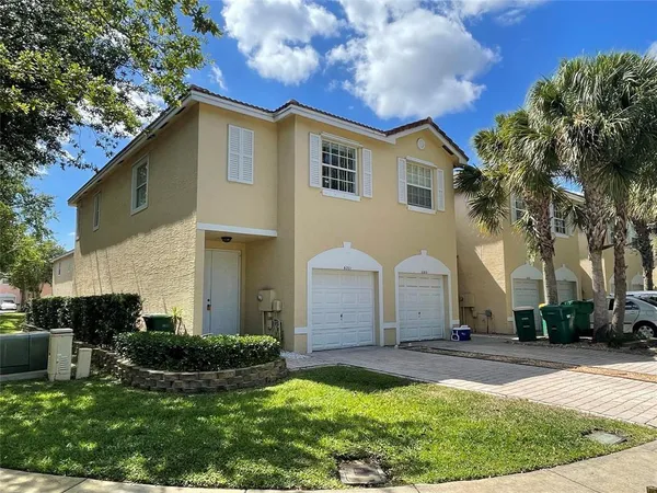 $2,800 | 6301 Landings Terrace, Tamarac, FL 33321
