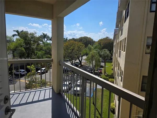 $2,075 | 8100 Geneva Court, Unit 432, Doral, FL 33166
