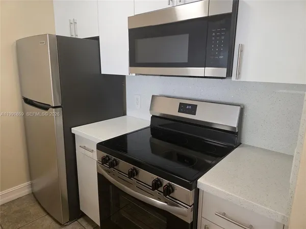 $2,075 | 8100 Geneva Court, Unit 432, Doral, FL 33166