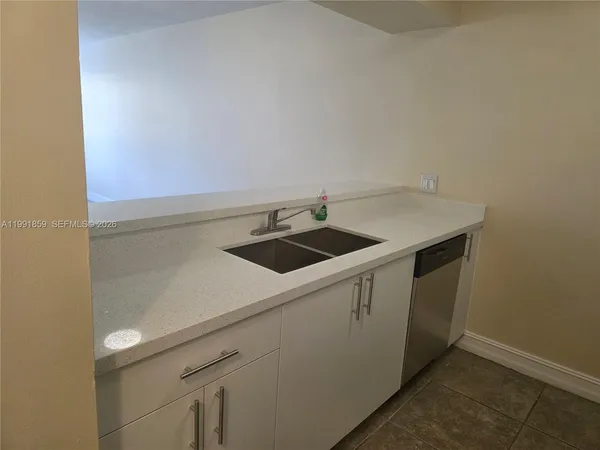 $2,075 | 8100 Geneva Court, Unit 432, Doral, FL 33166