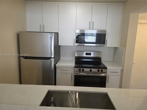 $2,075 | 8100 Geneva Court, Unit 432, Doral, FL 33166