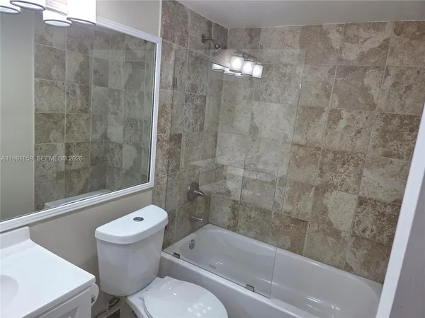 $2,075 | 8100 Geneva Court, Unit 432, Doral, FL 33166