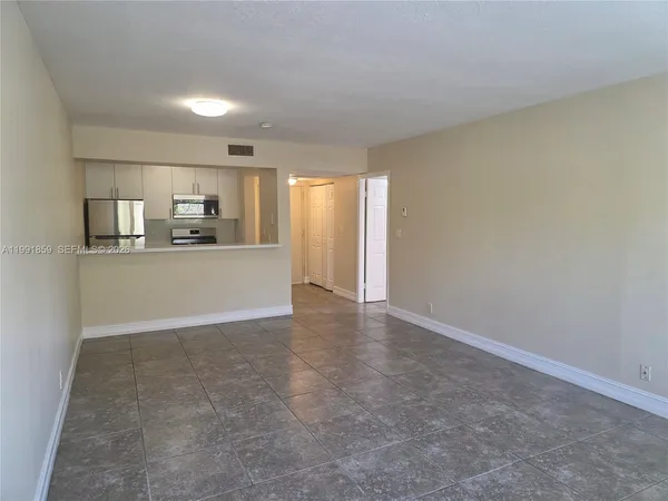 $2,075 | 8100 Geneva Court, Unit 432, Doral, FL 33166