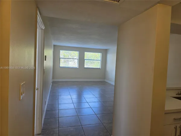 $2,075 | 8100 Geneva Court, Unit 432, Doral, FL 33166