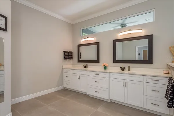 a en suite bathroom with a sink a toilet and a mirror