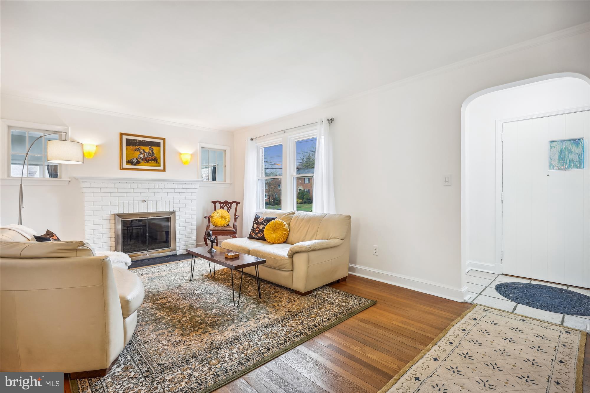 610 Forest Glen Road Silver Spring, MD 20901 - Photo 6 of 42 Living Room 3