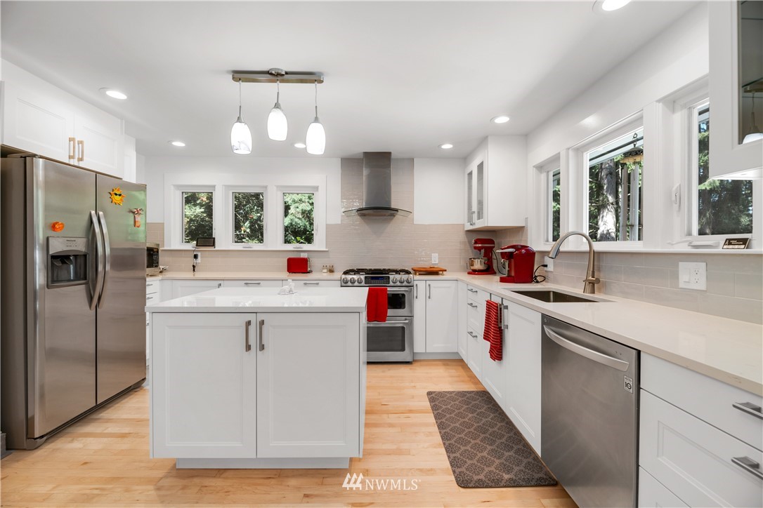 5807 148th Street Southwest Edmonds, WA 98026 - Photo 2 of 14 Gallery Image 2