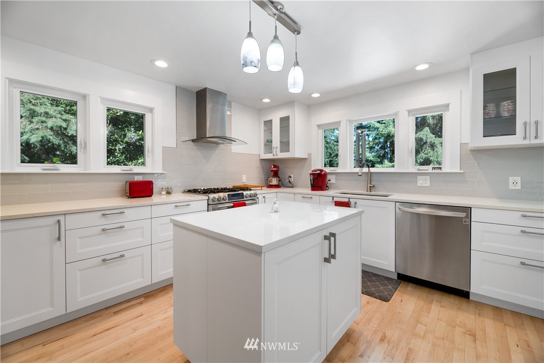 5807 148th Street Southwest Edmonds, WA 98026 - Photo 11 of 14 Gallery Image 11