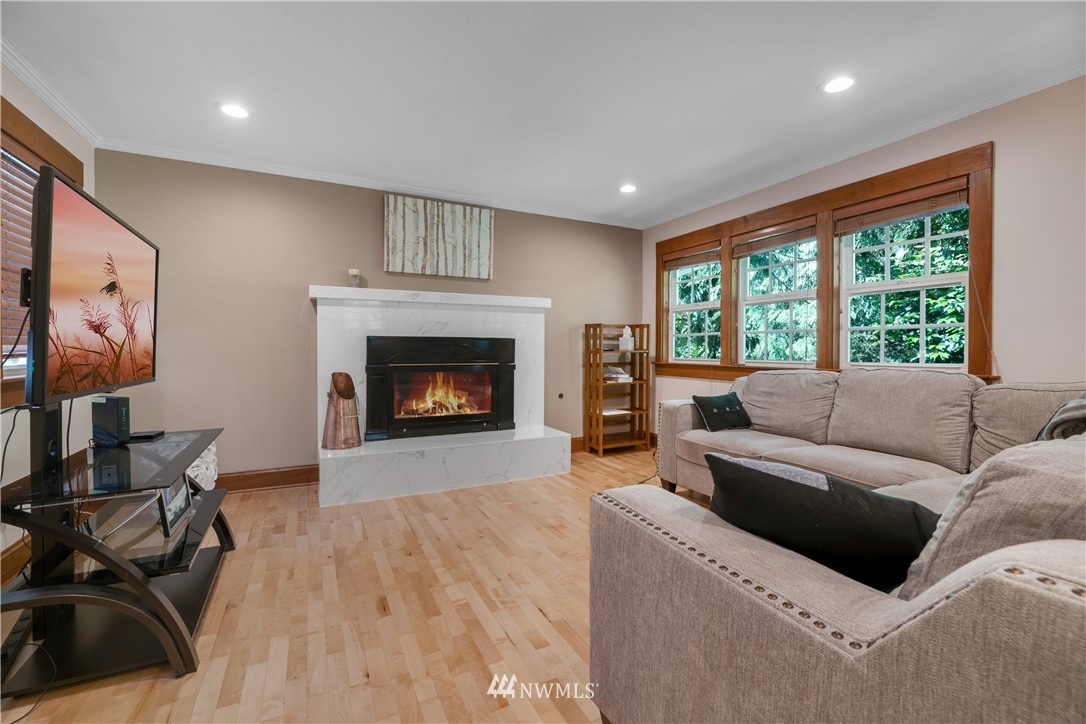 5807 148th Street Southwest Edmonds, WA 98026 - Photo 3 of 14 Gallery Image 3