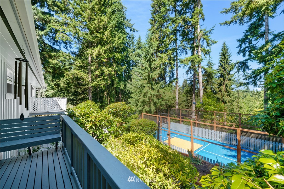 5807 148th Street Southwest Edmonds, WA 98026 - Photo 5 of 14 Gallery Image 5