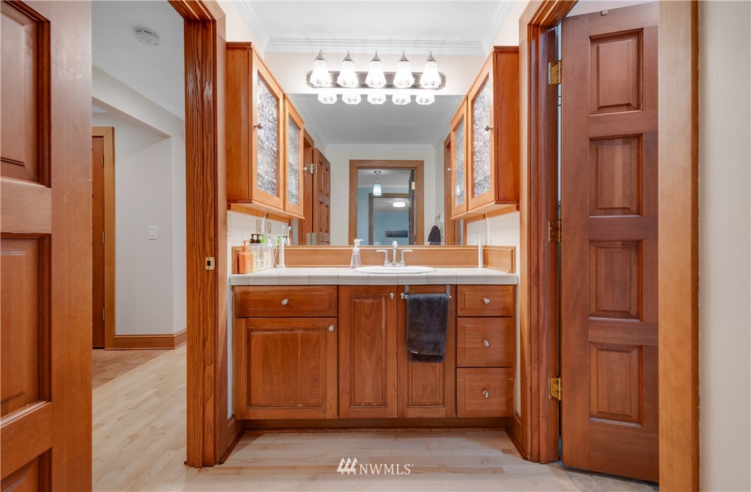 5807 148th Street Southwest Edmonds, WA 98026 - Photo 8 of 14 Gallery Image 8