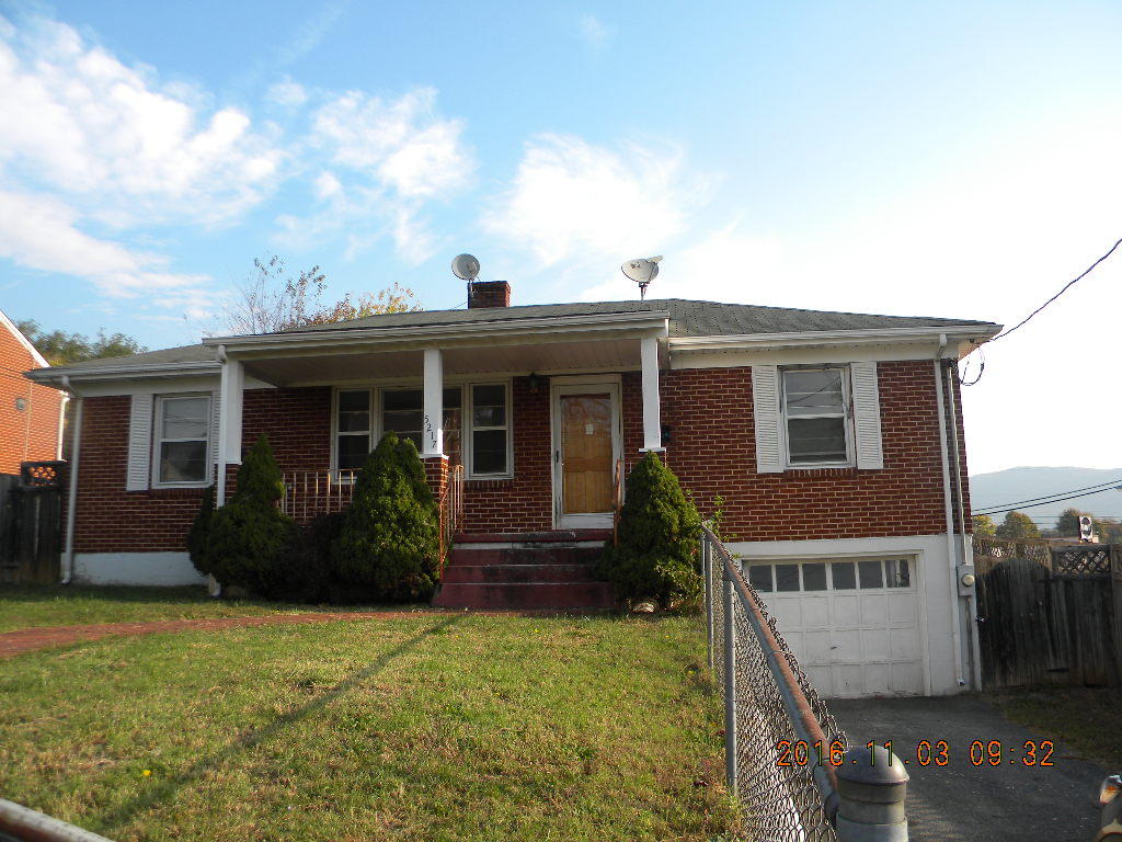5217 Hawthorne Road Northwest Roanoke, VA 24012 - Photo 1 of 17 front
