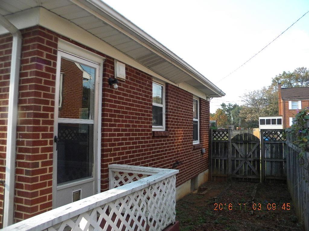 5217 Hawthorne Road Northwest Roanoke, VA 24012 - Photo 2 of 17 HAWTHORE (1)