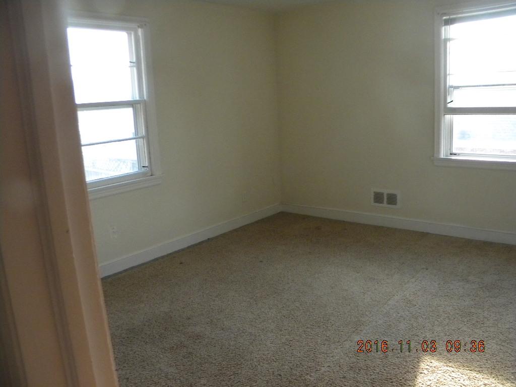 5217 Hawthorne Road Northwest Roanoke, VA 24012 - Photo 12 of 17 HAWTHORE (20)