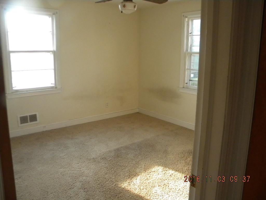 5217 Hawthorne Road Northwest Roanoke, VA 24012 - Photo 14 of 17 HAWTHORE (22)