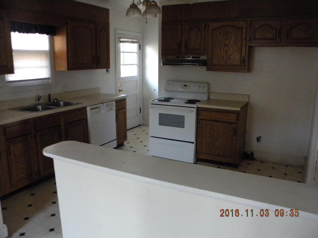 5217 Hawthorne Road Northwest Roanoke, VA 24012 - Photo 5 of 17 HAWTHORE (13)