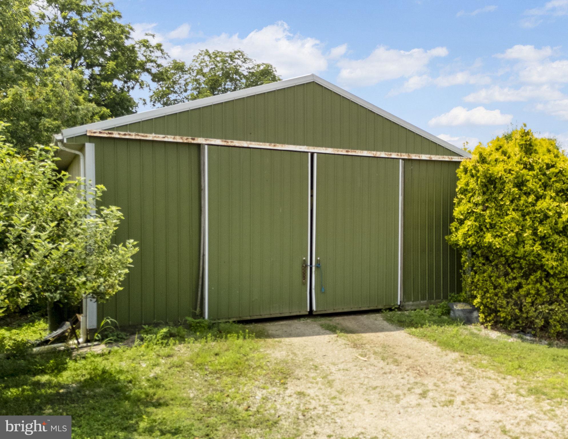 220 Old State Road Berwyn, PA 19312 - Photo 23 of 36 a backyard of a house